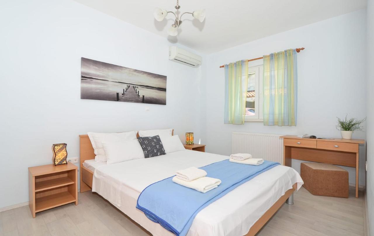 Apartments Santo Trogir - Okrug Gornji Екстериор снимка