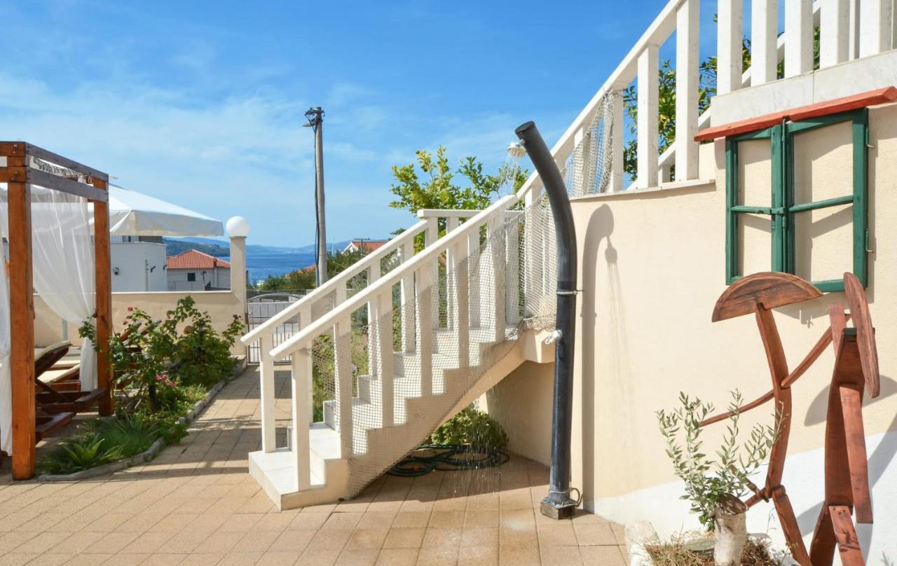 Apartments Santo Trogir - Okrug Gornji Екстериор снимка