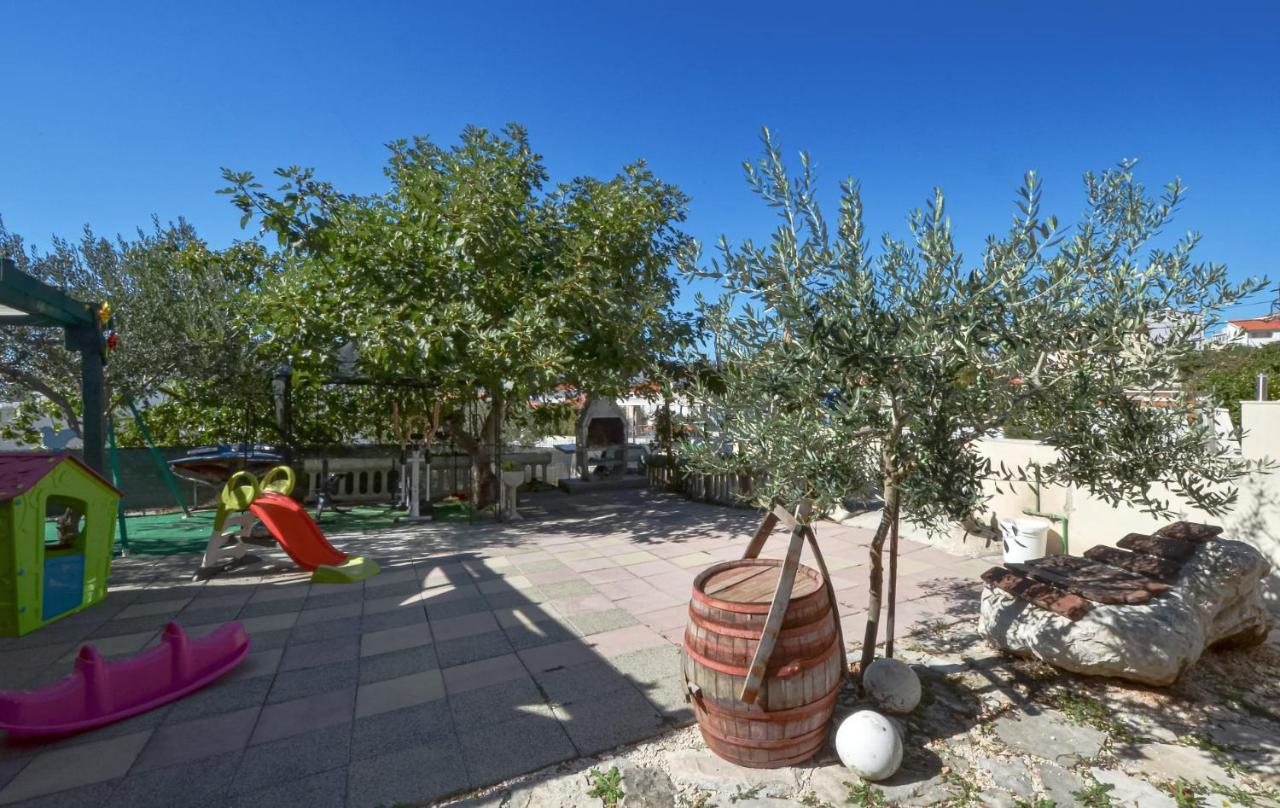 Apartments Santo Trogir - Okrug Gornji Екстериор снимка