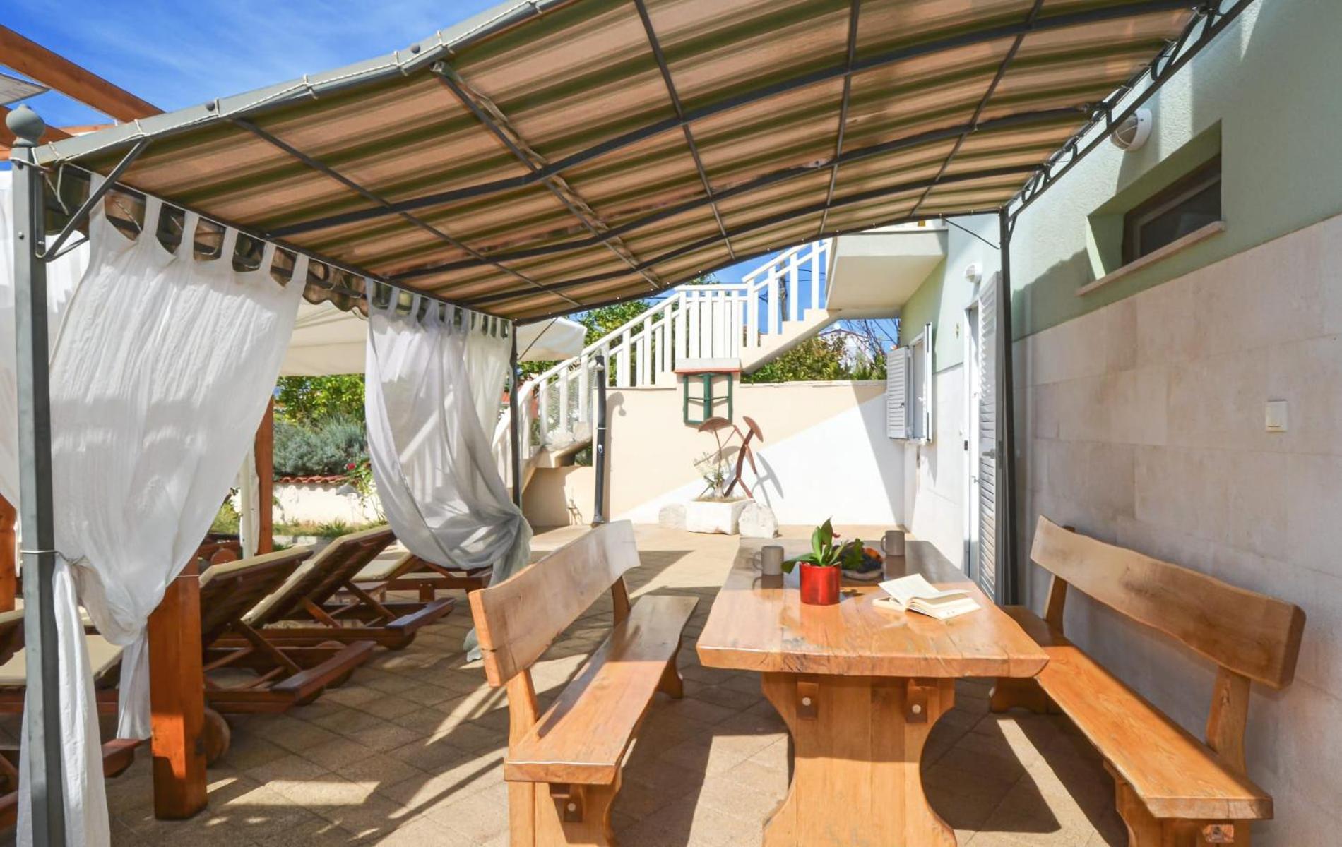 Apartments Santo Trogir - Okrug Gornji Екстериор снимка