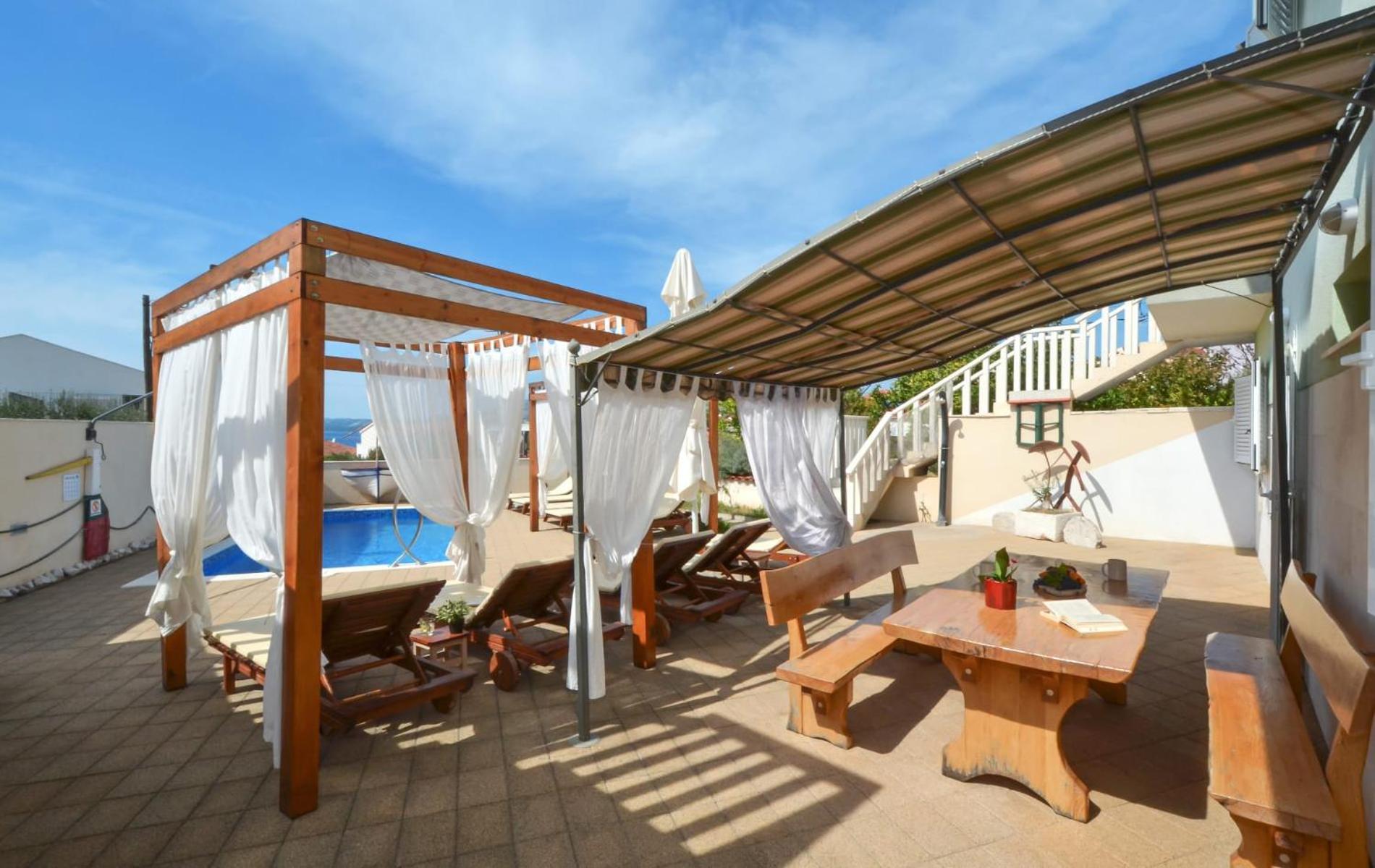 Apartments Santo Trogir - Okrug Gornji Екстериор снимка