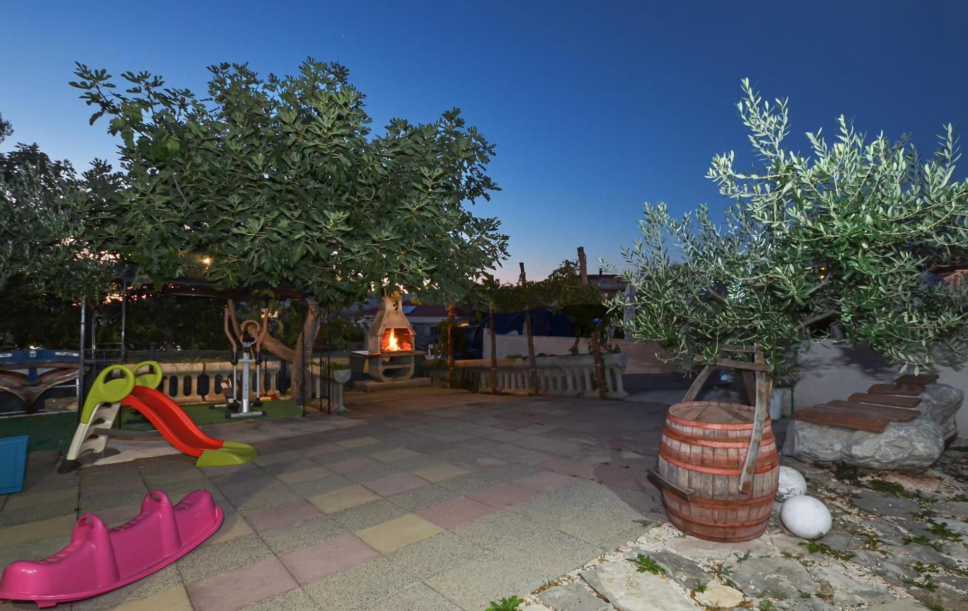 Apartments Santo Trogir - Okrug Gornji Екстериор снимка